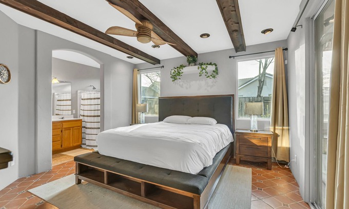 North Natomas Casa | Mediterranean Style Modern House - 5 mins From Airport & Downtown