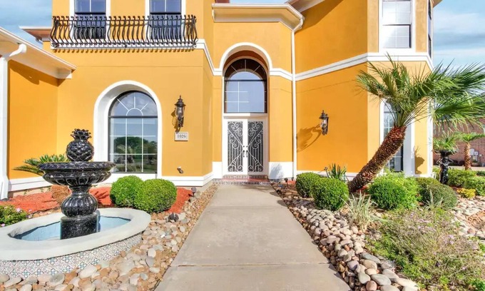 Richmond Casa | Mediterranean Villa by the Lake also for short term lease