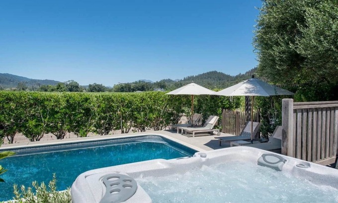 St. Helena Casa | Mediterranean Villa with Pool and Vineyard