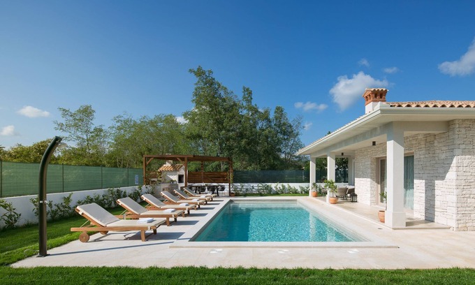 Labin Villa | Villa Tisa - villa de 3 dormitorios con piscina grande y jardín