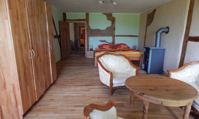 Altenkirchen Apartamento | Meerblickwohnung - Meerzauber. Gutshaus Reidervitz mit Großem Lindengartenarten