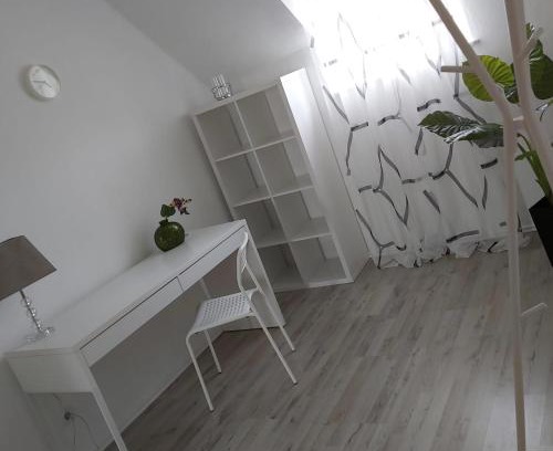 Mayen Casa | Megena