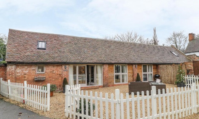 Tiddington Casa | Megs Cottage