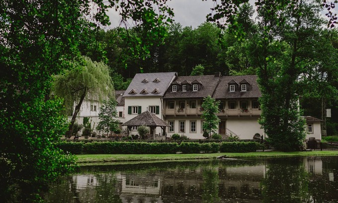 Bescheid Apartamento | Mehlstube, mill estate with private natural bathing lake