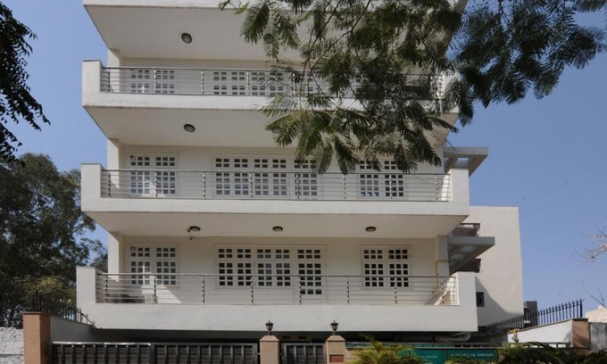 Dwarka Hotel | Mehra Residency at The Airport