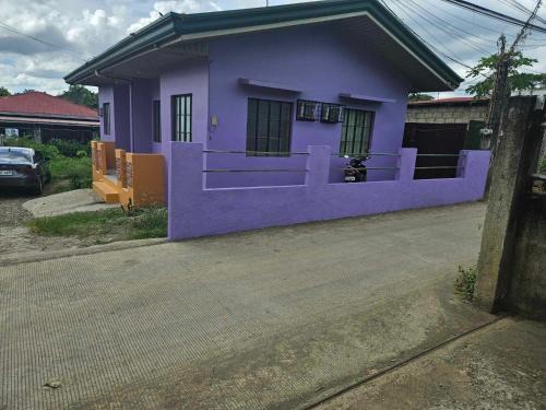 Batangas City Apartamento | Mel's Place Batangas Unit 2 Two Bedroom House w Free Parking WIFI Smart TV Netflix Hot & Cold Shower