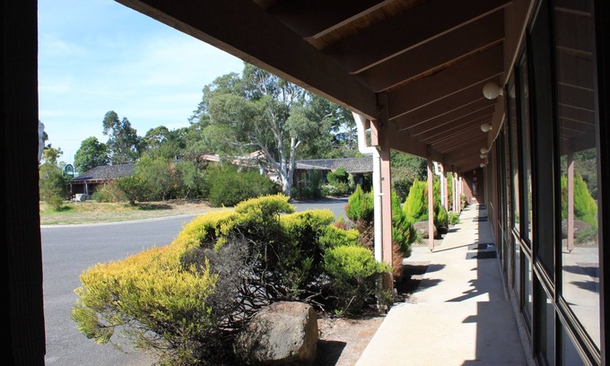 Beaconsfield Hotel | Melaleuca Lodge