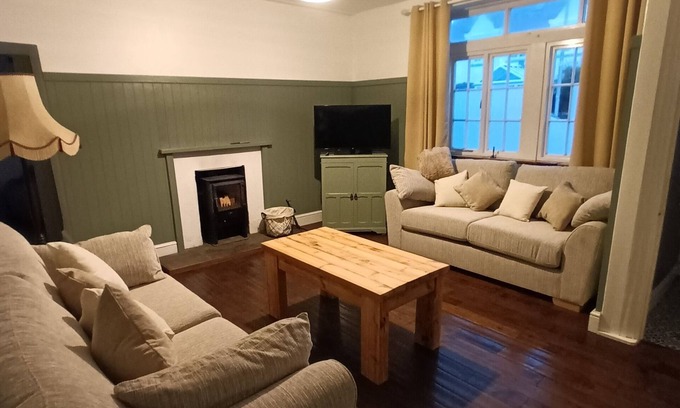 Pembroke Cabaña | Melbourne Cottage Situated In The Centre Of Pembroke South Wales