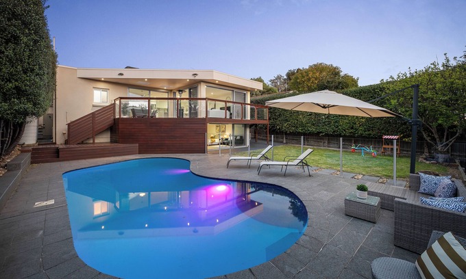 Ashwood Casa | Melbourne Spacious 4-bedroom Poolside comfort for the whole family