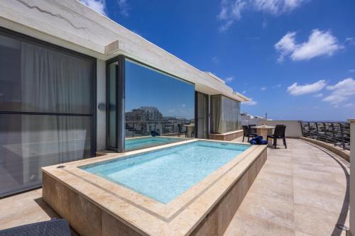 Mellieħa Heights Apartamento | Mellieha Penthouse With Pool And View By Homely