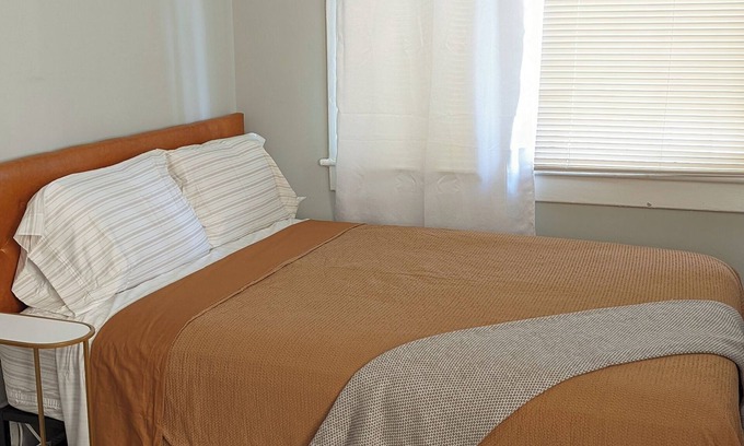 Eastside Casa | Mellow ☮ BnB, a NEW 3/1.5 in Victorian District