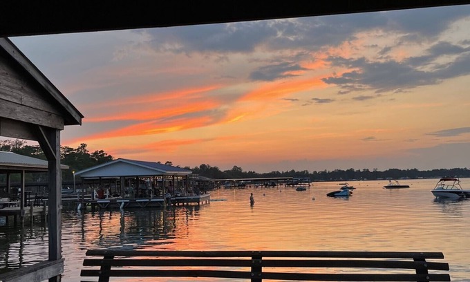 White Lake Casa | Mellow Fish - where memories last a lifetime! Only steps away from the lake.
