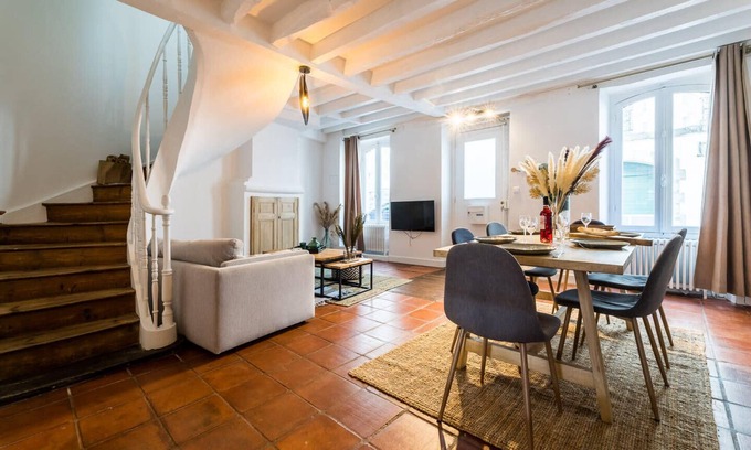 Biarritz City Centre Casa | MELLOW . KEYWEEK. Biarritz town house