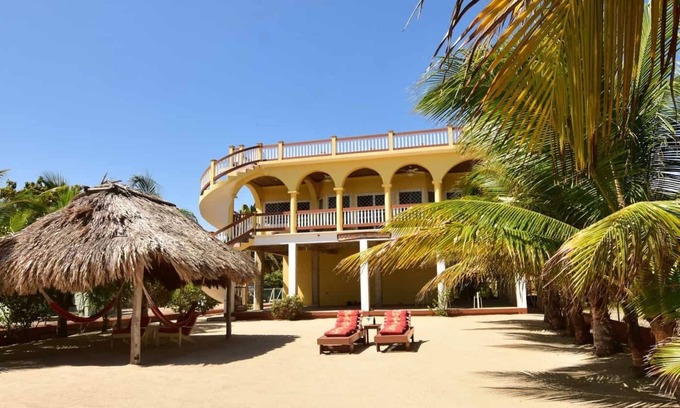 Hopkins Casa | Mellow Yellow Beach House