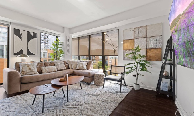Evanston Condominio | "Melody of Evanston" 3BD, 2BA UrbanLux Condo