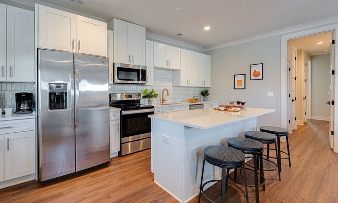 Melrose Casa | Melrose Bouquet - 4 Condos 1 Booking