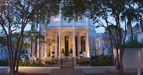 Faubourg Marigny Hotel | Melrose Mansion