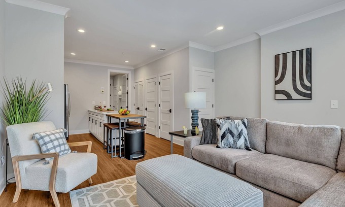 Historic Waverly Casa | Melrose Mezzo - 5 mins to Broadway - Rooftop