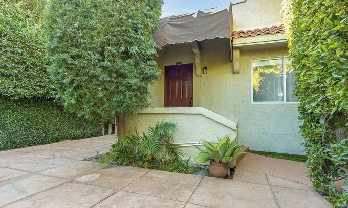 Melrose Apartamento | Melrose Village Charmer. Walk to world famous shopping and restaurants.