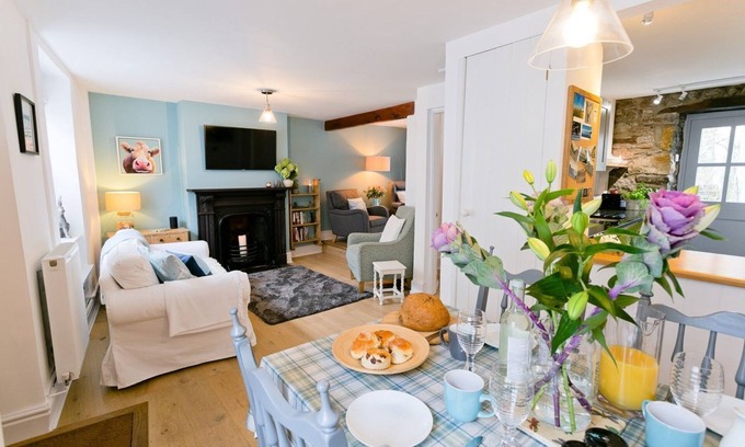Beaumaris Apartamento | Melvin Cottage - a coastal that sleeps 5 guests in 3 bedrooms