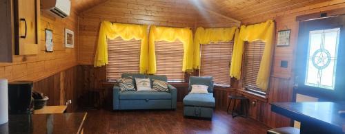 Pipe Creek Casa | MeMaws Country Cabin