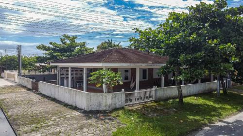 Pontal do Parana Casa | Memora Guesthouse Pontal do Paraná - Casa inteira ou Quartos a duas quadras da praia e próxima a Ilha do Mel
