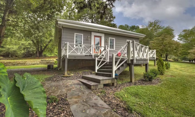 Williamstown Cabaña | Memory Maker, Top of GA Cottage in charming Mineral Bluff with AC, WiFi