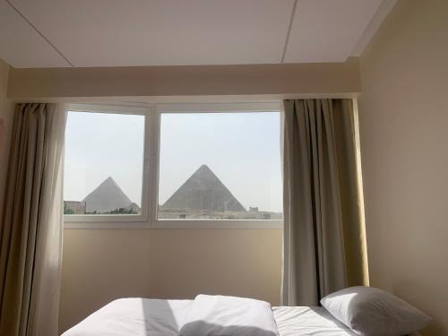 Al Haram Casa | Memphis Pyramids View