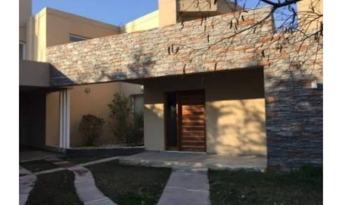 Chacras de Coria Casa | Mendoza Casa en B. Cerrado- Chacras de Coria