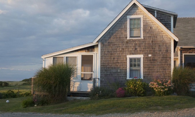Chilmark Cabaña | Menemsha Village - Davis Cottage