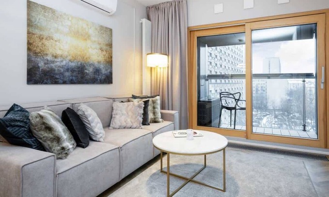 Mirow Apartamento | Apartamento en Varsovia Mennica Residence 111 con desayuno