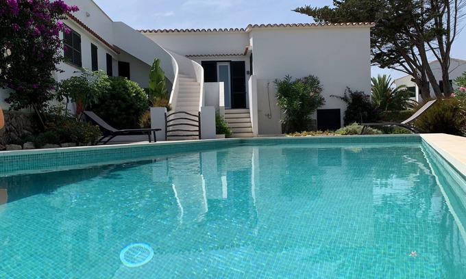 Puerto Luz Casa | Menorca, casa grande, tranquila, bonita piscina y jardín mediterráneo.