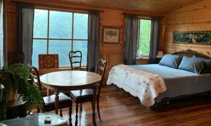 Steelville Casa | Meramec Riverside Lodge & Retreat-Mark Twain Suite