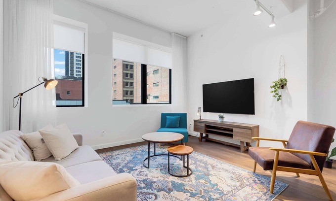 Downtown Montreal Apartamento | Mercer Downtown|2BDRS-2BA|6 Guests