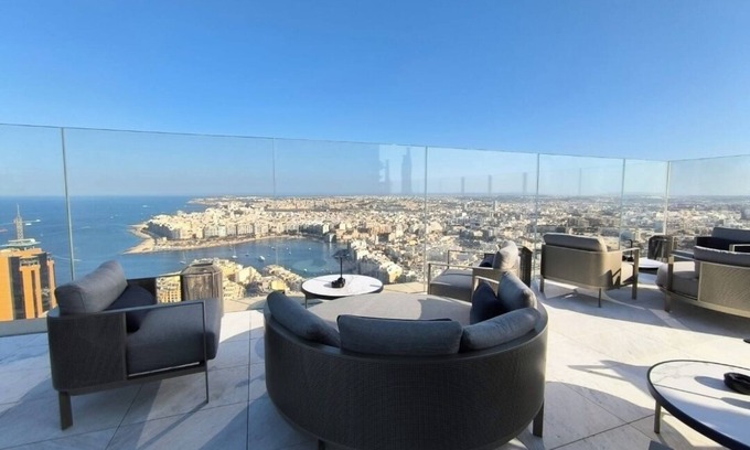Tal-Ghoqod Apartamento | Mercury Tower 13thFloor Studio Panoramic Views in Iconic Zaha Hadid, St. Julians