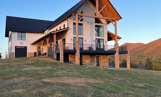 Buena Vista Cabina | Meridian House - A Blue Ridge Mountain Escape for Memories
