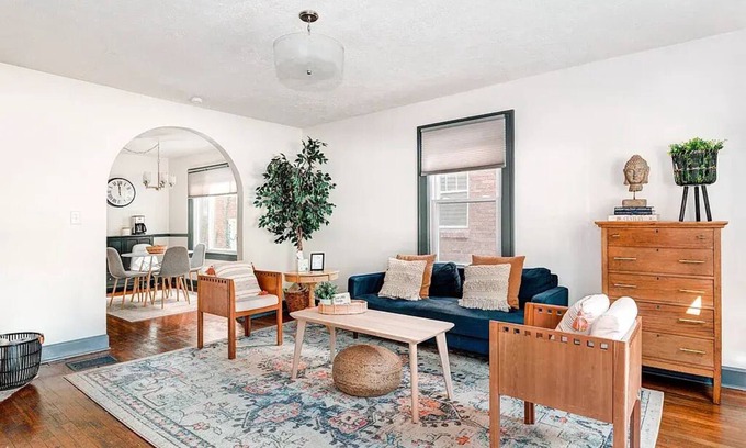 Meridian-Kessler Casa | Meridian Kessler / Broadripple Charmer! ~ oasis steps away from food/drink/shops
