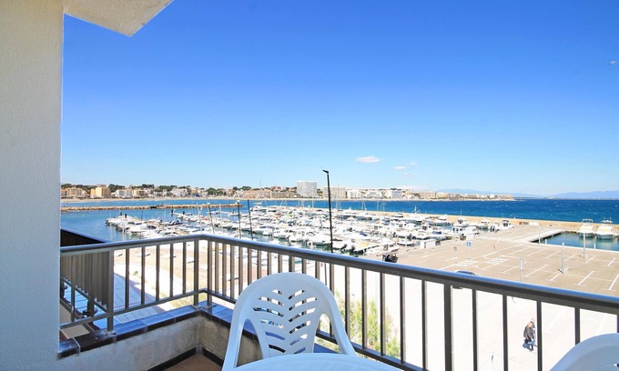 L'Escala Apartamento | Meritxell: Apartamento en primera línea, con vistas al puerto