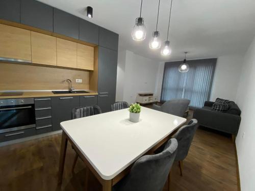 Ixelles Apartamento | Merjay Garden Residence
