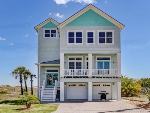 American Beach Casa | Mermaid Castle - Oceanfront Luxury Beach House - Rooftop Deck