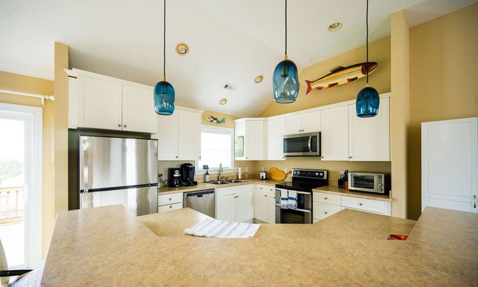 Kill Devil Hills Casa | Mermaid Way - beach 5 min walk, pool w/heater, hot tub, game room, pet friendly