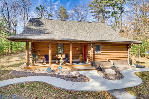 Hatfield Casa | Merrillan Cabin with Fire Pit Less Than 1 Mi to Lake Arbutus