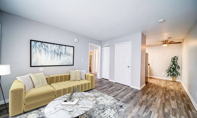 Greensboro Apartamento | Merritt/Hewitt/Spring Garden Cozy 2-bedroom apartment in Greensboro with WiFi