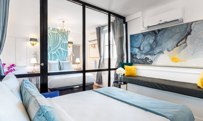 Madeleine Cama Y Desayuno | Merveil Luxury Suites - Royale - Saint Honore view