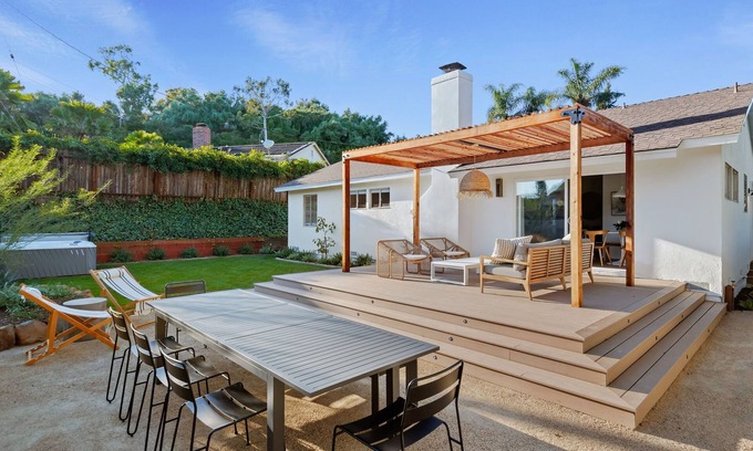 Campanil Casa | Mesa Beach Escape: Close to the Beach with Hot Tub