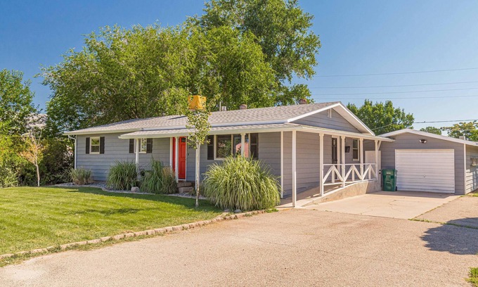 Fruita Casa | Mesa Manor: Spacious Comfort & Modern Family Retreat