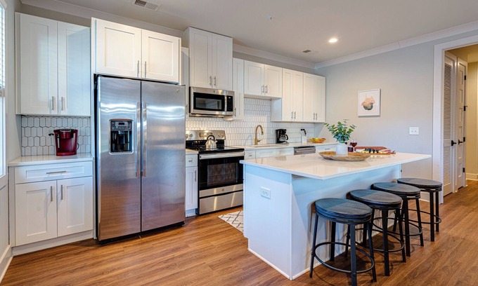 Melrose Cabaña | Mesmerize Melrose - Mins to Broadway - 2 Bedrooms