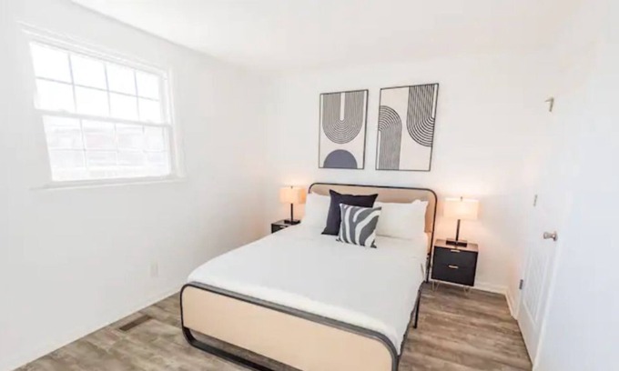 Salemtown Casa | *Message us for Special Winter Pricing* Townhome Unit 2