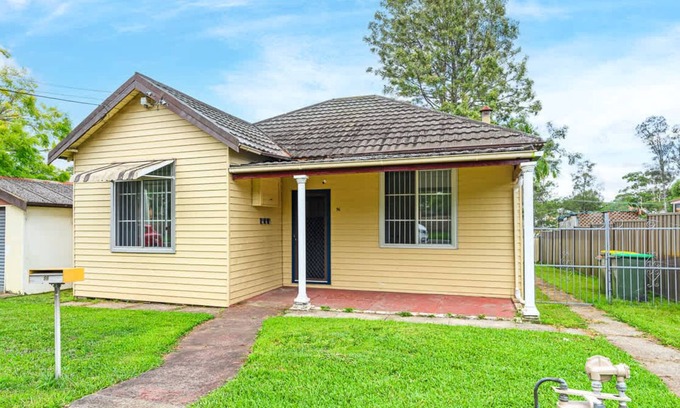Parramatta Condominio | Metawise Cozy & Modern Bedroom in Shared Living Space with Free Parking
