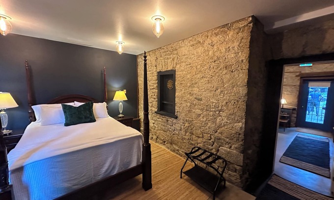 Elora Apartamento | Metcalfe Suites - OldStone Alcove